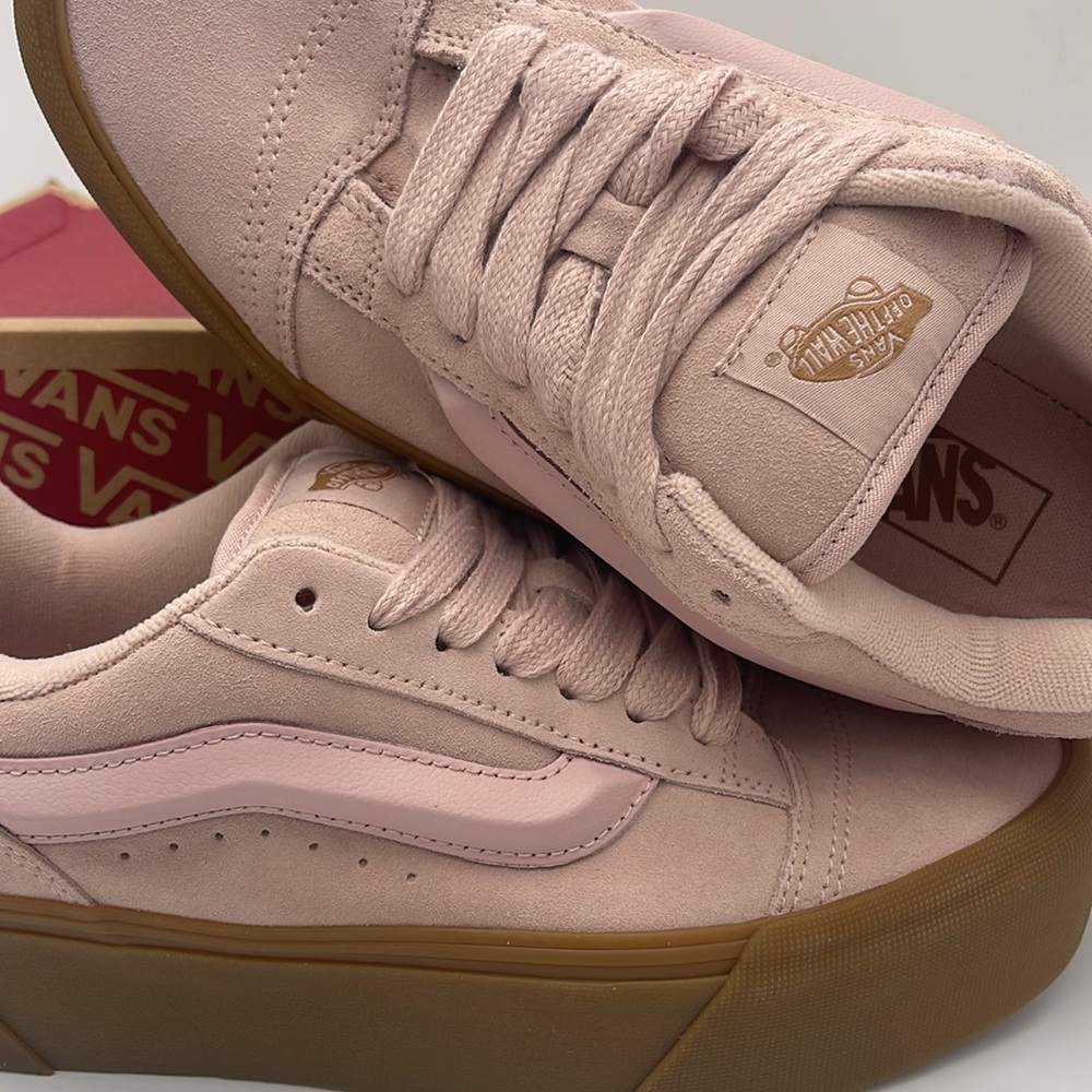 Vans WMNS Knu Stack Rose Smoke/Gum
VN000CP6CYA Platforms Sneakers - Picture 15 of 16